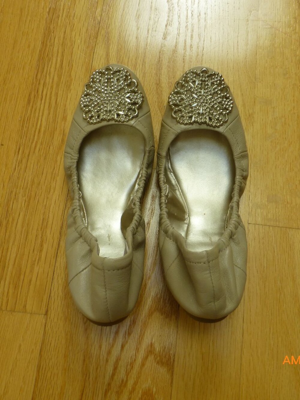 Tahari Valerie Nude Beige Leather Ballet Flats Embellishment Size 6.5 Classic